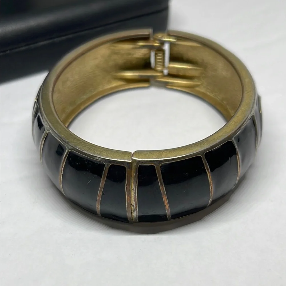 Vintage art deco style Elegant Black and Gold clamper Bracelet